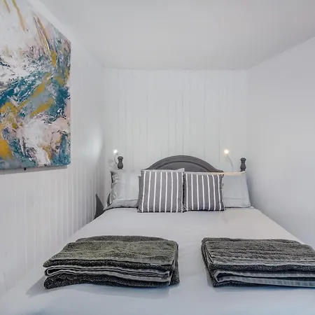 2 Bed In 57901 *