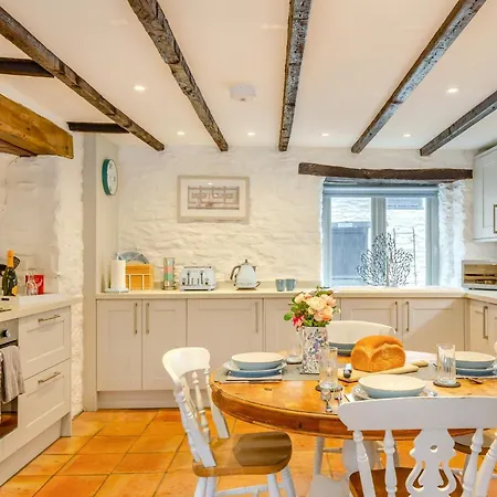 2 Bed In 57901 Looe